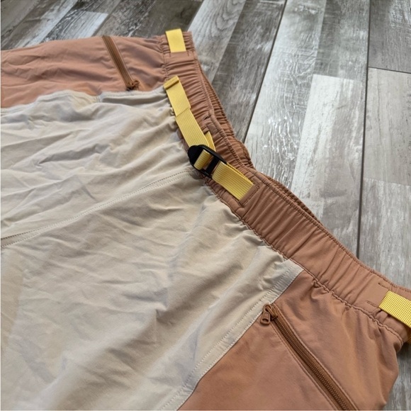 Patagonia Women's Outdoor Everyday 4" Shorts (Oar Tan) - Picture 5 of 9